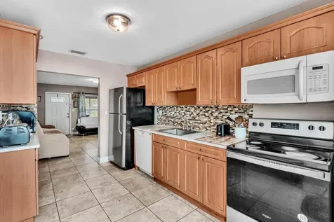 490 Ne 51st Street Oakland Park FL 33334