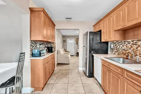 490 Ne 51st Street Oakland Park FL 33334