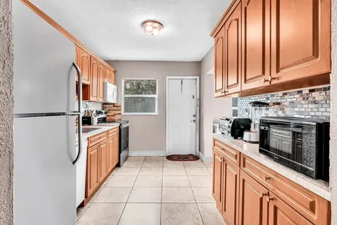 490 Ne 51st Street Oakland Park FL 33334