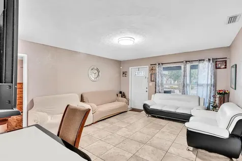 490 Ne 51st Street Oakland Park FL 33334