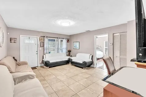 490 Ne 51st Street Oakland Park FL 33334
