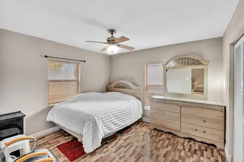 490 Ne 51st Street Oakland Park FL 33334