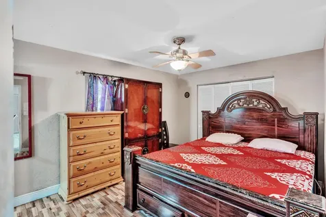 490 Ne 51st Street Oakland Park FL 33334