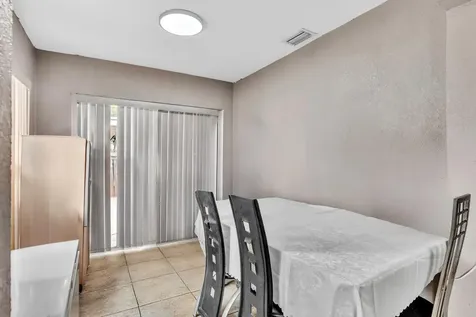 490 Ne 51st Street Oakland Park FL 33334