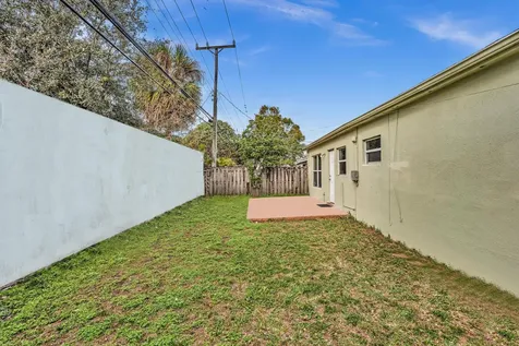 490 Ne 51st Street Oakland Park FL 33334