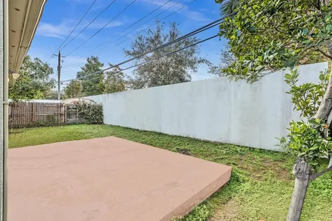 490 Ne 51st Street Oakland Park FL 33334