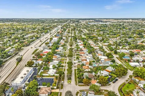 490 Ne 51st Street Oakland Park FL 33334
