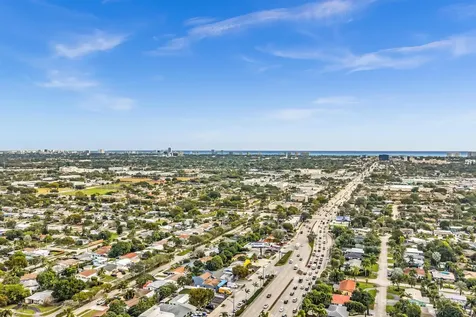 490 Ne 51st Street Oakland Park FL 33334