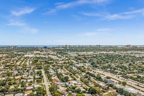 490 Ne 51st Street Oakland Park FL 33334