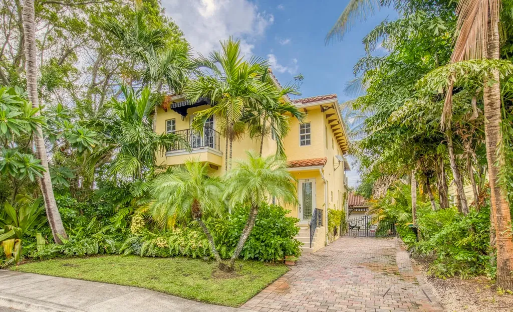 218 N Palmway Lake Worth Beach FL 33460