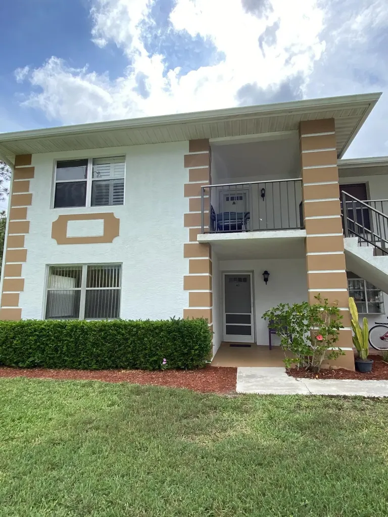 533 S Lakes End Drive Fort Pierce FL 34982