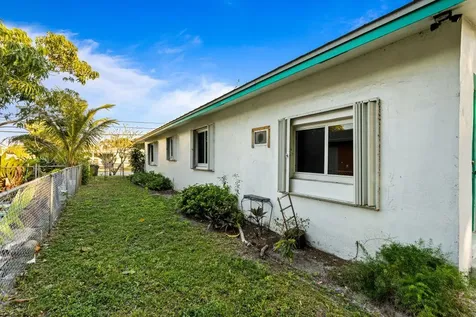 3443 Ne 3rd Avenue Oakland Park FL 33334