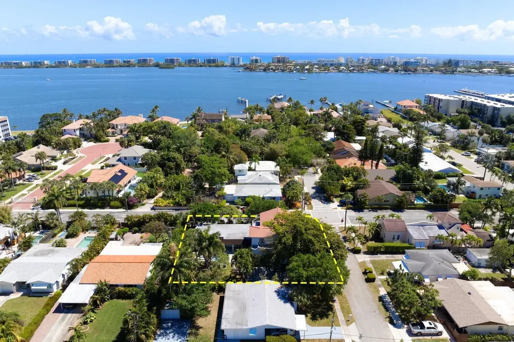 1629 S Lakeside Drive Lake Worth Beach FL 33460