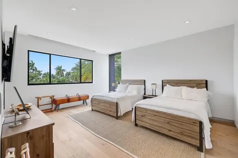 830 Ne 71st Street Boca Raton FL 33487