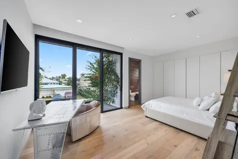 830 Ne 71st Street Boca Raton FL 33487