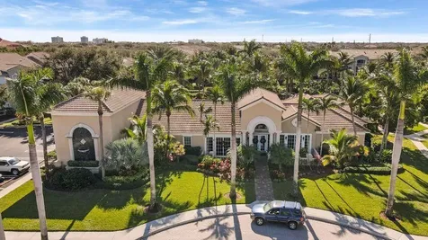 284 Village Boulevard Tequesta FL 33469