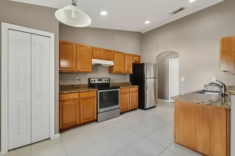 933 Sw General Patton Terrace Port Saint Lucie FL 34953
