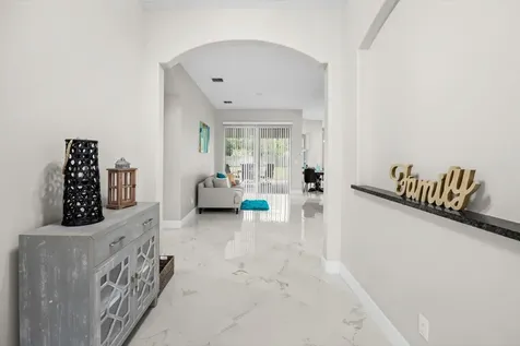 562 Sw Souris Avenue Port Saint Lucie FL 34953