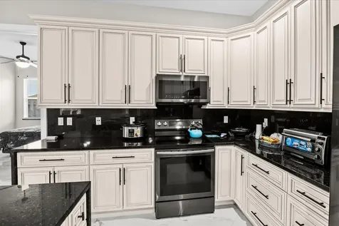 562 Sw Souris Avenue Port Saint Lucie FL 34953