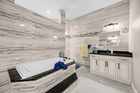 562 Sw Souris Avenue Port Saint Lucie FL 34953