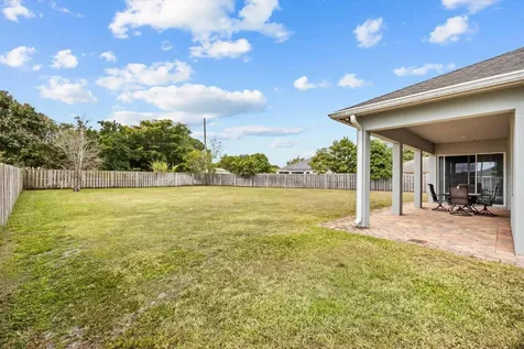 562 Sw Souris Avenue Port Saint Lucie FL 34953