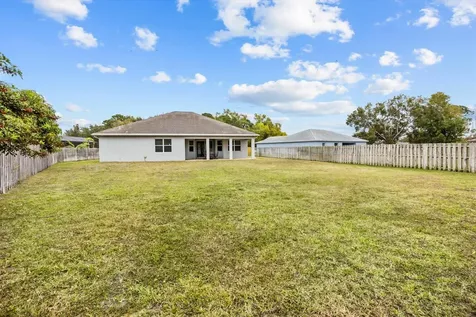 562 Sw Souris Avenue Port Saint Lucie FL 34953