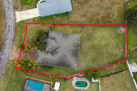 562 Sw Souris Avenue Port Saint Lucie FL 34953