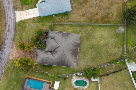 562 Sw Souris Avenue Port Saint Lucie FL 34953