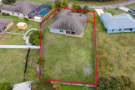 562 Sw Souris Avenue Port Saint Lucie FL 34953