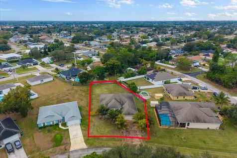 562 Sw Souris Avenue Port Saint Lucie FL 34953