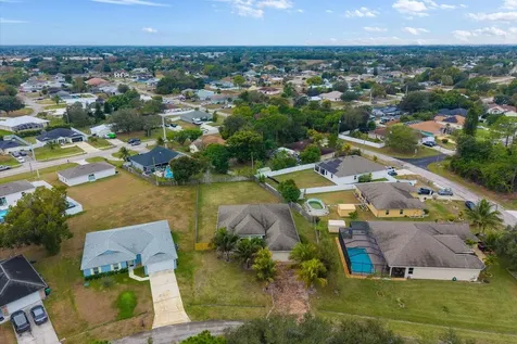 562 Sw Souris Avenue Port Saint Lucie FL 34953