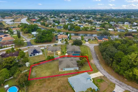 562 Sw Souris Avenue Port Saint Lucie FL 34953
