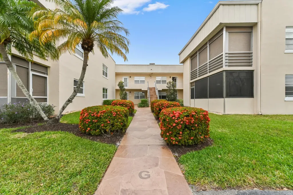 302 Capri G Delray Beach FL 33484