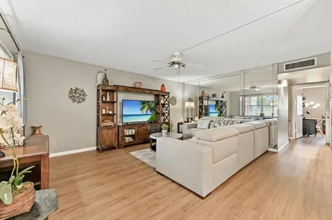 302 Capri G Delray Beach FL 33484
