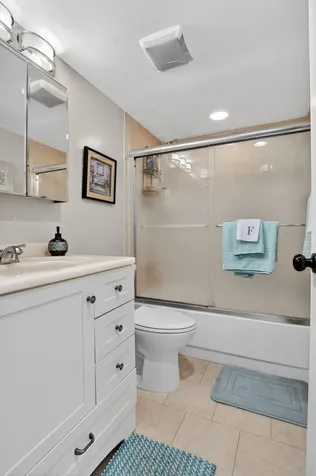 549 Flanders L Delray Beach FL 33484
