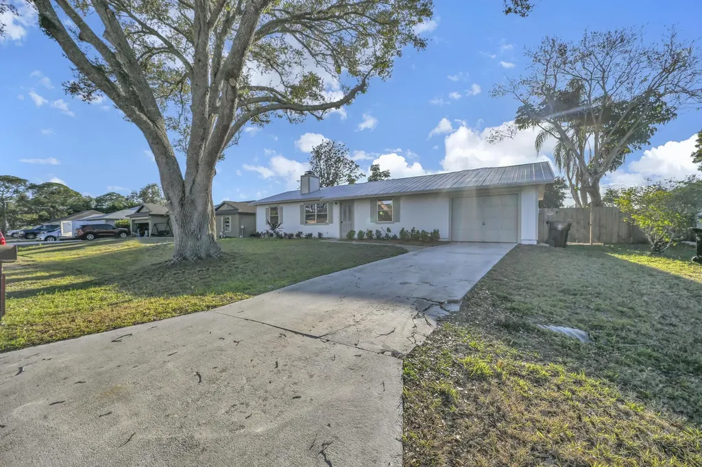 1722 Se Biddle Lane Port Saint Lucie FL 34983