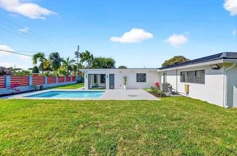 1410 Beta Court Lake Clarke Shores FL 33406