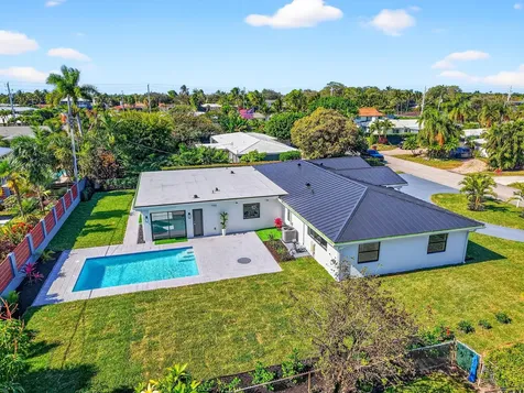 1410 Beta Court Lake Clarke Shores FL 33406
