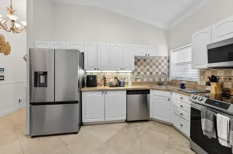 8063 Via Hacienda Riviera Beach FL 33418