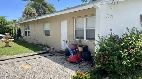 1302 S S Federal Highway Highway Lake Worth Beach FL 33460