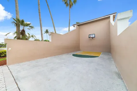 8597 Mangrove Cay West Palm Beach FL 33411