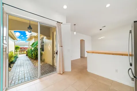8597 Mangrove Cay West Palm Beach FL 33411