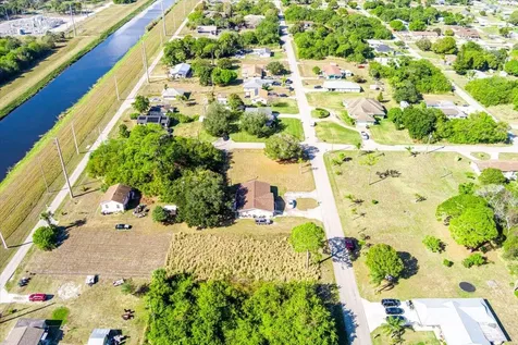 1805 Barcelona Avenue Fort Pierce FL 34946