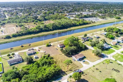 1805 Barcelona Avenue Fort Pierce FL 34946