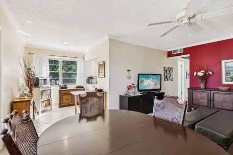 104 Oakridge Deerfield Beach FL 33442