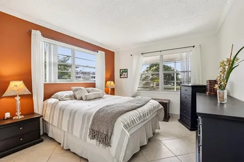 104 Oakridge Deerfield Beach FL 33442