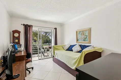104 Oakridge Deerfield Beach FL 33442