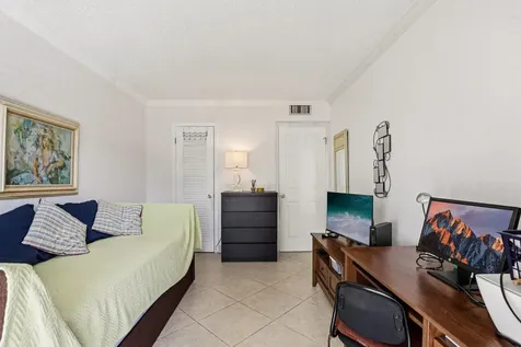 104 Oakridge Deerfield Beach FL 33442