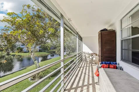 104 Oakridge Deerfield Beach FL 33442