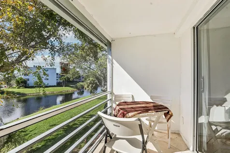 104 Oakridge Deerfield Beach FL 33442